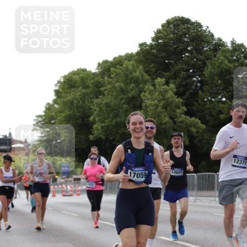 29.06.2025 - hella hamburg halbmarathon Jannik Wohlers http://msf.ph/oto/8140785 29.06.2025 10:06:11 Lombardsbrücke 4666, 5807, 5951, 6664, 8290, 9560, 10214, 10297, 10736, 10886, 12371, 13475, 14607, 15377, 15858, 16692, 16933, 17059, 18042, 18381, 18575, 18577, 18652, 18828, 18910, 18913 meine-sportfotos.de