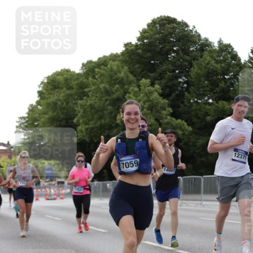 29.06.2025 - hella hamburg halbmarathon Jannik Wohlers http://msf.ph/oto/8140788 29.06.2025 10:06:12 Lombardsbrücke 5807, 5951, 6664, 8290, 9560, 10214, 10297, 10736, 10886, 12371, 13475, 14607, 15377, 15858, 16692, 16933, 17059, 18381, 18575, 18577, 18652, 18828, 18910, 18913 meine-sportfotos.de
