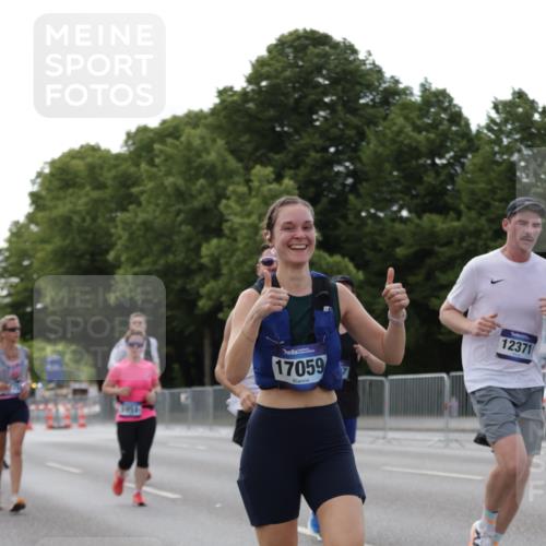 29.06.2025 - hella hamburg halbmarathon Jannik Wohlers http://msf.ph/oto/8140801 29.06.2025 10:06:12 Lombardsbrücke 5807, 5951, 6664, 8290, 9560, 10214, 10297, 10736, 10886, 12371, 13475, 14607, 15377, 15858, 16692, 16933, 17059, 18381, 18575, 18577, 18652, 18828, 18910, 18913 meine-sportfotos.de