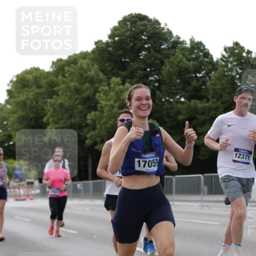 29.06.2025 - hella hamburg halbmarathon Jannik Wohlers http://msf.ph/oto/8140802 29.06.2025 10:06:12 Lombardsbrücke 5807, 5951, 6664, 8290, 9560, 10214, 10297, 10736, 10886, 12371, 13475, 14607, 15377, 15858, 16692, 16933, 17059, 18381, 18575, 18577, 18652, 18828, 18910, 18913 meine-sportfotos.de