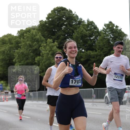 29.06.2025 - hella hamburg halbmarathon Jannik Wohlers http://msf.ph/oto/8140805 29.06.2025 10:06:12 Lombardsbrücke 5807, 5951, 6664, 8290, 9560, 10214, 10297, 10736, 10886, 12371, 13475, 14607, 15377, 15858, 16692, 16933, 17059, 18381, 18575, 18577, 18652, 18828, 18910, 18913 meine-sportfotos.de