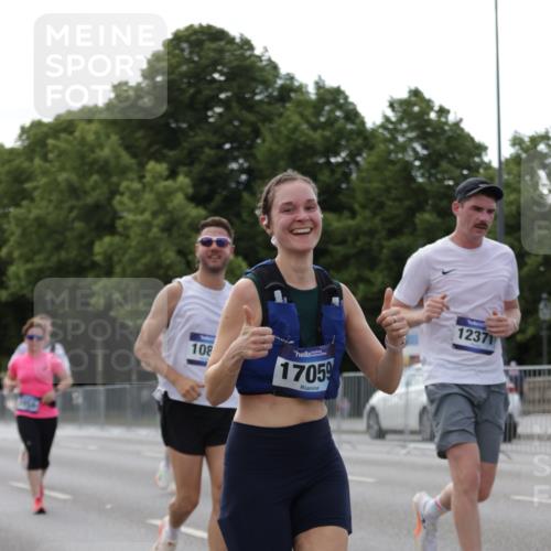 29.06.2025 - hella hamburg halbmarathon Jannik Wohlers http://msf.ph/oto/8140809 29.06.2025 10:06:12 Lombardsbrücke 5807, 5951, 6664, 8290, 9560, 10214, 10297, 10736, 10886, 12371, 13475, 14607, 15377, 15858, 16692, 16933, 17059, 18381, 18575, 18577, 18652, 18828, 18910, 18913 meine-sportfotos.de