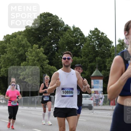 29.06.2025 - hella hamburg halbmarathon Jannik Wohlers http://msf.ph/oto/8140812 29.06.2025 10:06:12 Lombardsbrücke 5807, 5951, 6664, 8290, 9560, 10214, 10297, 10736, 10886, 12371, 13475, 14607, 15377, 15858, 16692, 16933, 17059, 18381, 18575, 18577, 18652, 18828, 18910, 18913 meine-sportfotos.de