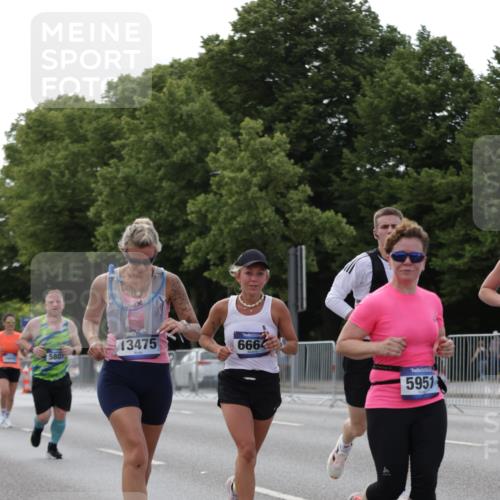 29.06.2025 - hella hamburg halbmarathon Jannik Wohlers http://msf.ph/oto/8140833 29.06.2025 10:06:14 Lombardsbrücke 5807, 5951, 6664, 8290, 10214, 10297, 10736, 10886, 12371, 13475, 14607, 15377, 15858, 16692, 16933, 17059, 18381, 18575, 18577, 18652, 18828, 18910, 18913 meine-sportfotos.de
