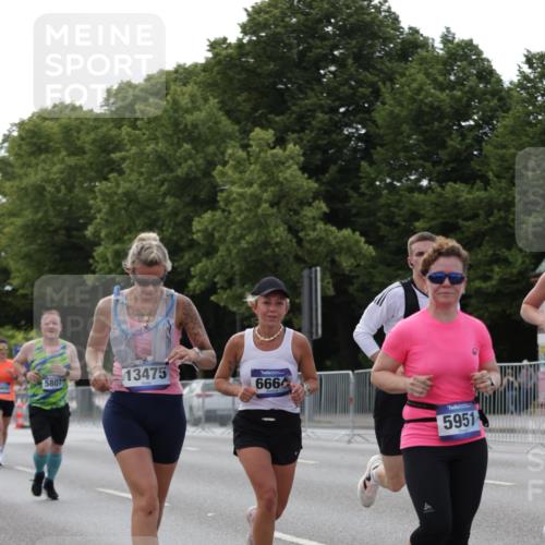 29.06.2025 - hella hamburg halbmarathon Jannik Wohlers http://msf.ph/oto/8140837 29.06.2025 10:06:14 Lombardsbrücke 5807, 5951, 6664, 8290, 10214, 10297, 10736, 10886, 12371, 13475, 14607, 15377, 15858, 16692, 16933, 17059, 18381, 18575, 18577, 18652, 18828, 18910, 18913 meine-sportfotos.de