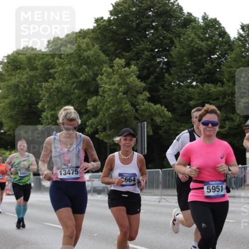 29.06.2025 - hella hamburg halbmarathon Jannik Wohlers http://msf.ph/oto/8140839 29.06.2025 10:06:14 Lombardsbrücke 5807, 5951, 6664, 8290, 10214, 10297, 10736, 10886, 12371, 13475, 14607, 15377, 15858, 16692, 16933, 17059, 18381, 18575, 18577, 18652, 18828, 18910, 18913 meine-sportfotos.de