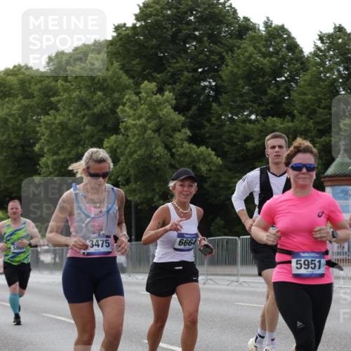 29.06.2025 - hella hamburg halbmarathon Jannik Wohlers http://msf.ph/oto/8140851 29.06.2025 10:06:15 Lombardsbrücke 5807, 5951, 6664, 8290, 10214, 10297, 10736, 10886, 12371, 13475, 14607, 15377, 15858, 16692, 16933, 17059, 18381, 18575, 18577, 18652, 18828 meine-sportfotos.de
