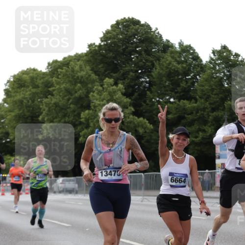 29.06.2025 - hella hamburg halbmarathon Jannik Wohlers http://msf.ph/oto/8140860 29.06.2025 10:06:15 Lombardsbrücke 5807, 5951, 6664, 8290, 10214, 10297, 10736, 10886, 12371, 13475, 14607, 15377, 15858, 16692, 16933, 17059, 18381, 18575, 18577, 18652, 18828 meine-sportfotos.de