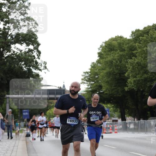 29.06.2025 - hella hamburg halbmarathon Jannik Wohlers http://msf.ph/oto/8140907 29.06.2025 10:06:18 Lombardsbrücke 1993, 5807, 5951, 6572, 6664, 8290, 8960, 10736, 10886, 12371, 13475, 14607, 15377, 16692, 16933, 17059, 17174, 18343, 18381, 18652, 18828 meine-sportfotos.de