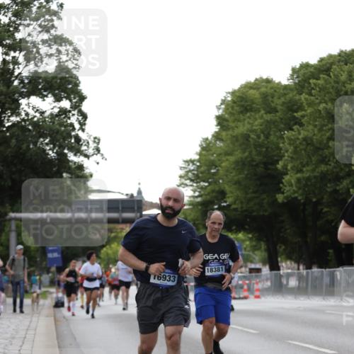 29.06.2025 - hella hamburg halbmarathon Jannik Wohlers http://msf.ph/oto/8140913 29.06.2025 10:06:19 Lombardsbrücke 1993, 5807, 5951, 6572, 6664, 8290, 8960, 10736, 10886, 12371, 13475, 14607, 15377, 16692, 16933, 17059, 17174, 18343, 18381, 18652, 18828 meine-sportfotos.de