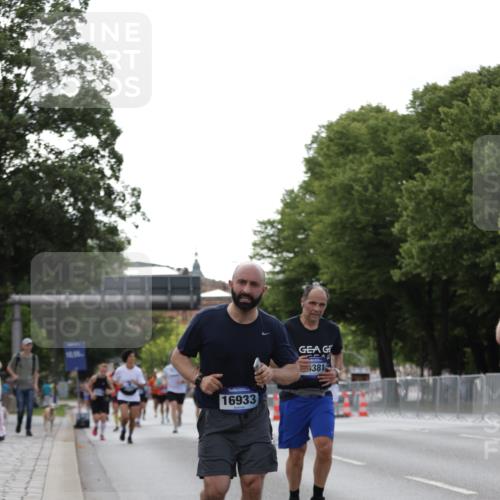 29.06.2025 - hella hamburg halbmarathon Jannik Wohlers http://msf.ph/oto/8140919 29.06.2025 10:06:19 Lombardsbrücke 1993, 5807, 5951, 6572, 6664, 8290, 8960, 10736, 10886, 12371, 13475, 14607, 15377, 16692, 16933, 17059, 17174, 18343, 18381, 18652, 18828 meine-sportfotos.de