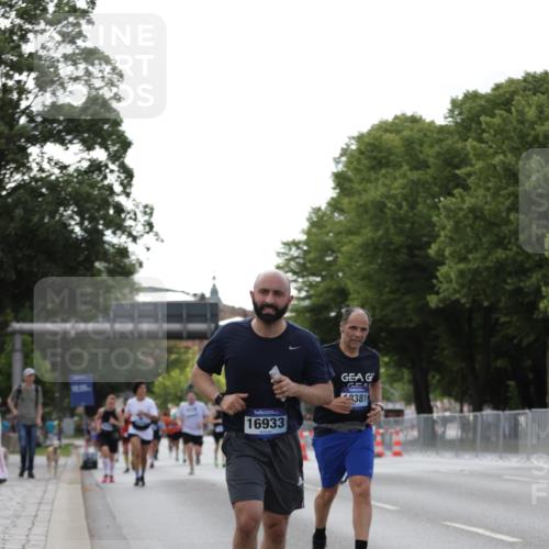 29.06.2025 - hella hamburg halbmarathon Jannik Wohlers http://msf.ph/oto/8140925 29.06.2025 10:06:19 Lombardsbrücke 1993, 5807, 5951, 6572, 6664, 8290, 8960, 10736, 10886, 12371, 13475, 14607, 15377, 16692, 16933, 17059, 17174, 18343, 18381, 18652, 18828 meine-sportfotos.de