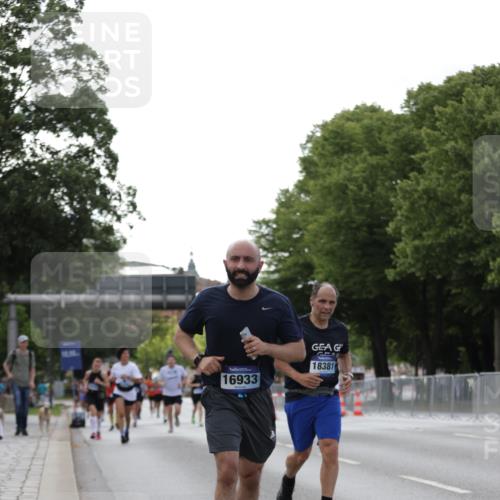 29.06.2025 - hella hamburg halbmarathon Jannik Wohlers http://msf.ph/oto/8140929 29.06.2025 10:06:19 Lombardsbrücke 1993, 5807, 5951, 6572, 6664, 8290, 8960, 10736, 10886, 12371, 13475, 14607, 15377, 16692, 16933, 17059, 17174, 18343, 18381, 18652, 18828 meine-sportfotos.de