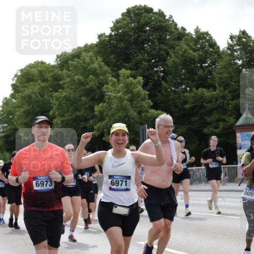 29.06.2025 - hella hamburg halbmarathon Jannik Wohlers http://msf.ph/oto/8140935 29.06.2025 10:43:21 Lombardsbrücke 1023, 1026, 1310, 1400, 2073, 2733, 3288, 3390, 3597, 4866, 5192, 5201, 5214, 5293, 5890, 6036, 6226, 6334, 6971, 6973, 7197, 7205, 7206, 7489, 7504, 8000, 8058, 8504, 9704, 9831, 10097, 10220, 10285, 10325, 10553, 10799, 12518, 12520, 12792, 13371, 13705, 13730, 13777, 14866, 15079, 15177, 15285, 15294, 15448, 15795, 15848, 16298, 16589, 16901, 16902, 17501, 18080, 18310, 18318, 18341, 18436 meine-sportfotos.de