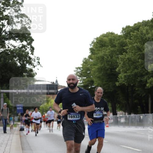 29.06.2025 - hella hamburg halbmarathon Jannik Wohlers http://msf.ph/oto/8140936 29.06.2025 10:06:19 Lombardsbrücke 1993, 5807, 5951, 6572, 6664, 8290, 8960, 10736, 10886, 12371, 13475, 14607, 15377, 16692, 16933, 17059, 17174, 18343, 18381, 18652, 18828 meine-sportfotos.de
