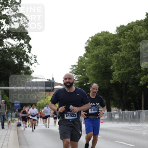 29.06.2025 - hella hamburg halbmarathon Jannik Wohlers http://msf.ph/oto/8140939 29.06.2025 10:06:19 Lombardsbrücke 1993, 5807, 5951, 6572, 6664, 8290, 8960, 10736, 10886, 12371, 13475, 14607, 15377, 16692, 16933, 17059, 17174, 18343, 18381, 18652, 18828 meine-sportfotos.de