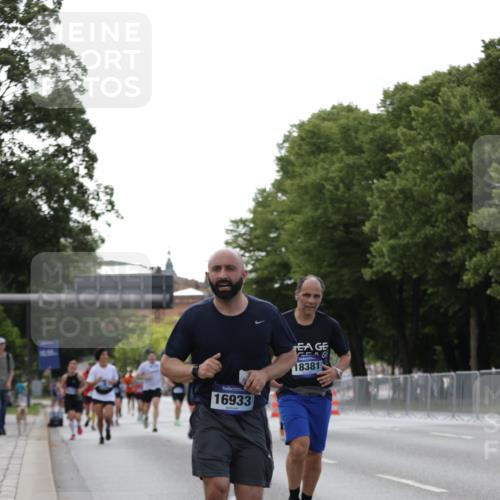 29.06.2025 - hella hamburg halbmarathon Jannik Wohlers http://msf.ph/oto/8140942 29.06.2025 10:06:19 Lombardsbrücke 1993, 5807, 5951, 6572, 6664, 8290, 8960, 10736, 10886, 12371, 13475, 14607, 15377, 16692, 16933, 17059, 17174, 18343, 18381, 18652, 18828 meine-sportfotos.de