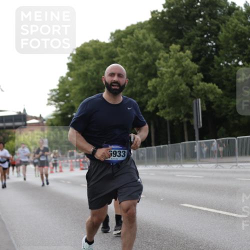 29.06.2025 - hella hamburg halbmarathon Jannik Wohlers http://msf.ph/oto/8140945 29.06.2025 10:06:20 Lombardsbrücke 1993, 5807, 5951, 6572, 6664, 8290, 8960, 10736, 10886, 12371, 13475, 14607, 15377, 16692, 16933, 17059, 17174, 18343, 18381, 18652, 18828 meine-sportfotos.de