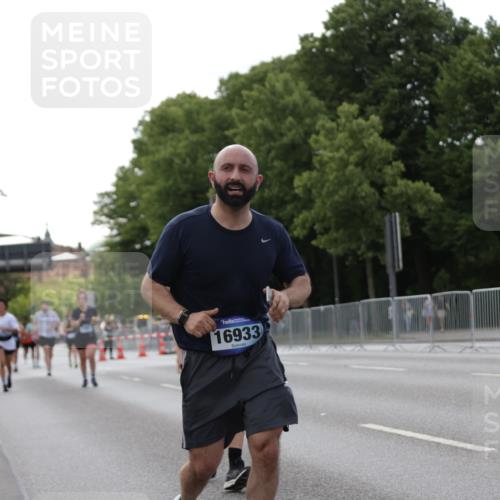 29.06.2025 - hella hamburg halbmarathon Jannik Wohlers http://msf.ph/oto/8140948 29.06.2025 10:06:20 Lombardsbrücke 1993, 5807, 5951, 6572, 6664, 8290, 8960, 10736, 10886, 12371, 13475, 14607, 15377, 16692, 16933, 17059, 17174, 18343, 18381, 18652, 18828 meine-sportfotos.de