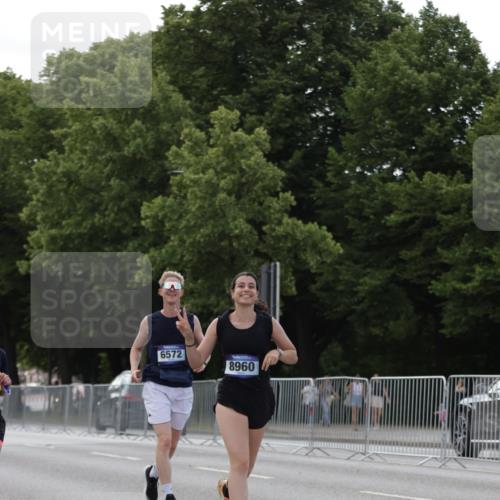 29.06.2025 - hella hamburg halbmarathon Jannik Wohlers http://msf.ph/oto/8140956 29.06.2025 10:06:24 Lombardsbrücke 1993, 5807, 5845, 5951, 6572, 8290, 8960, 10886, 12371, 12418, 13475, 14607, 15377, 16554, 16692, 16933, 17174, 18343, 18381, 18652, 18828 meine-sportfotos.de