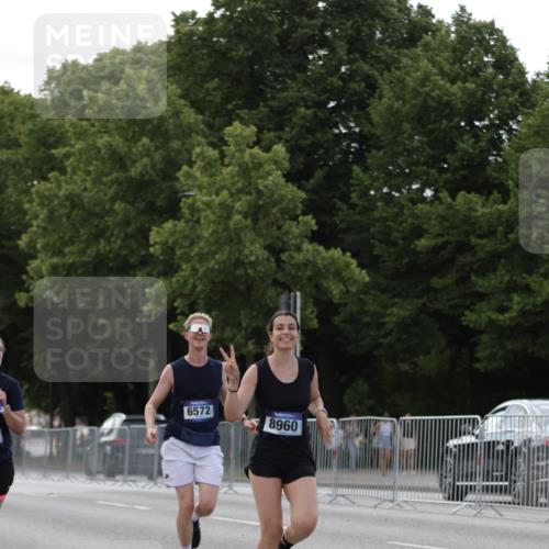 29.06.2025 - hella hamburg halbmarathon Jannik Wohlers http://msf.ph/oto/8140966 29.06.2025 10:06:25 Lombardsbrücke 1993, 5807, 5845, 5951, 6572, 8290, 8960, 10283, 12418, 14607, 15377, 16554, 16692, 16933, 17174, 18343, 18381, 18828 meine-sportfotos.de