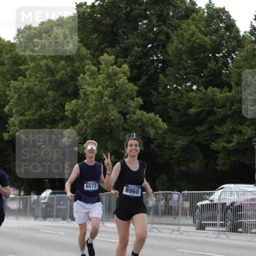 29.06.2025 - hella hamburg halbmarathon Jannik Wohlers http://msf.ph/oto/8140972 29.06.2025 10:06:25 Lombardsbrücke 1993, 5807, 5845, 5951, 6572, 8290, 8960, 10283, 12418, 14607, 15377, 16554, 16692, 16933, 17174, 18343, 18381, 18828 meine-sportfotos.de