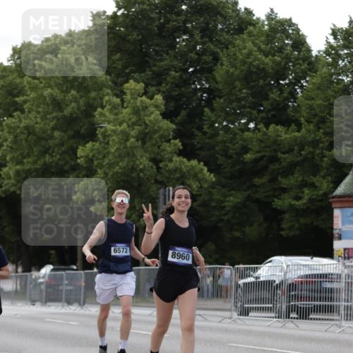 29.06.2025 - hella hamburg halbmarathon Jannik Wohlers http://msf.ph/oto/8140979 29.06.2025 10:06:25 Lombardsbrücke 1993, 5807, 5845, 5951, 6572, 8290, 8960, 10283, 12418, 14607, 15377, 16554, 16692, 16933, 17174, 18343, 18381, 18828 meine-sportfotos.de