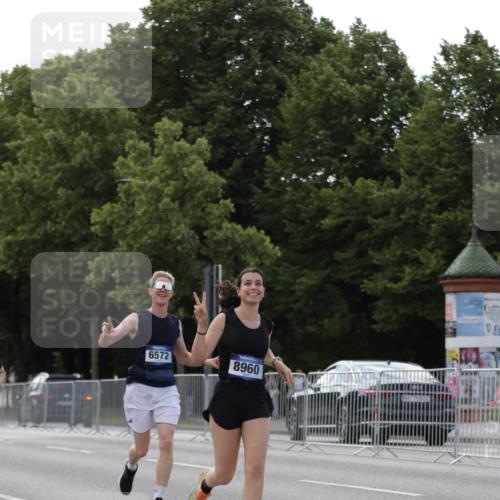 29.06.2025 - hella hamburg halbmarathon Jannik Wohlers http://msf.ph/oto/8140988 29.06.2025 10:06:25 Lombardsbrücke 1993, 5807, 5845, 5951, 6572, 8290, 8960, 10283, 12418, 14607, 15377, 16554, 16692, 16933, 17174, 18343, 18381, 18828 meine-sportfotos.de