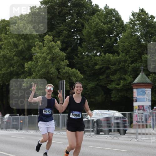 29.06.2025 - hella hamburg halbmarathon Jannik Wohlers http://msf.ph/oto/8140999 29.06.2025 10:06:25 Lombardsbrücke 1993, 5807, 5845, 5951, 6572, 8290, 8960, 10283, 12418, 14607, 15377, 16554, 16692, 16933, 17174, 18343, 18381, 18828 meine-sportfotos.de