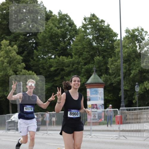 29.06.2025 - hella hamburg halbmarathon Jannik Wohlers http://msf.ph/oto/8141007 29.06.2025 10:06:26 Lombardsbrücke 1993, 5807, 5845, 5951, 6572, 8290, 8960, 10283, 12418, 15377, 16554, 16692, 16933, 17174, 18343, 18381, 18828 meine-sportfotos.de