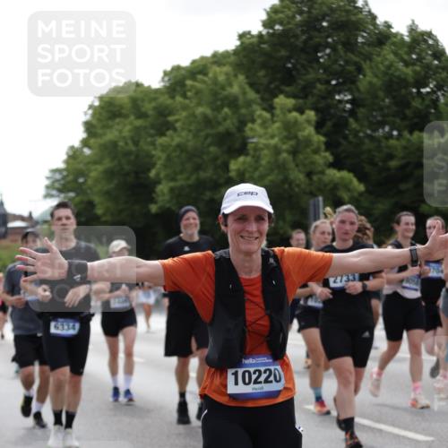 29.06.2025 - hella hamburg halbmarathon Jannik Wohlers http://msf.ph/oto/8141010 29.06.2025 10:43:24 Lombardsbrücke 1023, 1026, 1095, 1306, 1310, 1400, 1459, 2073, 2733, 3288, 3597, 4627, 4866, 5192, 5201, 5214, 5293, 5890, 6036, 6334, 6895, 6971, 6973, 7205, 7206, 7489, 7504, 8000, 8058, 8504, 8870, 9704, 10097, 10220, 10285, 10553, 10799, 12518, 12520, 12792, 13371, 13705, 13730, 13777, 14544, 14866, 15079, 15177, 15285, 15294, 15448, 15719, 15795, 15848, 16298, 16308, 16589, 16862, 17293, 17501, 18080, 18310, 18318, 18436 meine-sportfotos.de