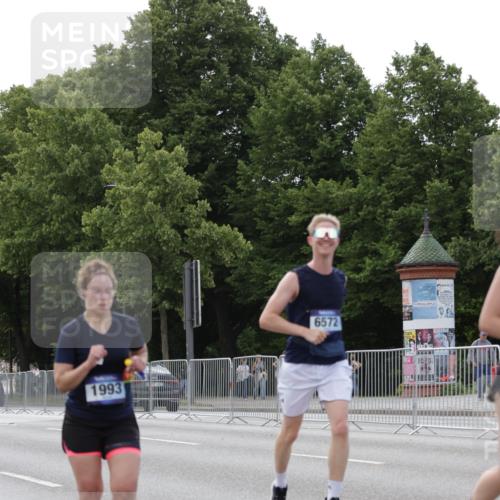 29.06.2025 - hella hamburg halbmarathon Jannik Wohlers http://msf.ph/oto/8141023 29.06.2025 10:06:26 Lombardsbrücke 1993, 5807, 5845, 5951, 6572, 8290, 8960, 10283, 12418, 15377, 16554, 16692, 16933, 17174, 18343, 18381, 18828 meine-sportfotos.de