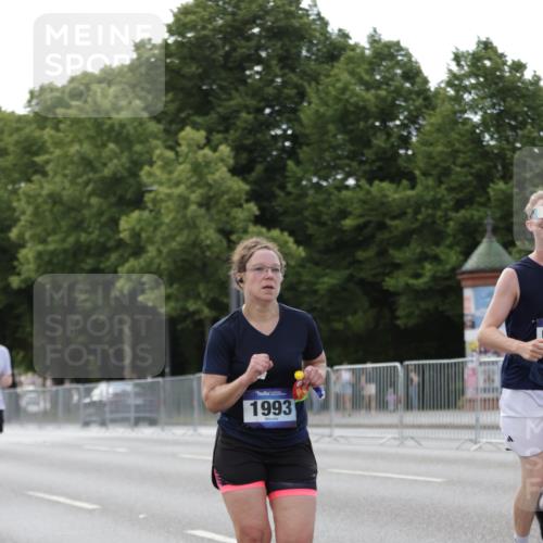 29.06.2025 - hella hamburg halbmarathon Jannik Wohlers http://msf.ph/oto/8141028 29.06.2025 10:06:27 Lombardsbrücke 1993, 5807, 5845, 6572, 8290, 8744, 8960, 10283, 12418, 16554, 16692, 16933, 17174, 18343, 18381, 18828 meine-sportfotos.de