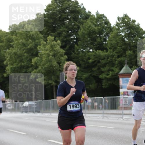 29.06.2025 - hella hamburg halbmarathon Jannik Wohlers http://msf.ph/oto/8141033 29.06.2025 10:06:27 Lombardsbrücke 1993, 5807, 5845, 6572, 8290, 8744, 8960, 10283, 12418, 16554, 16692, 16933, 17174, 18343, 18381, 18828 meine-sportfotos.de