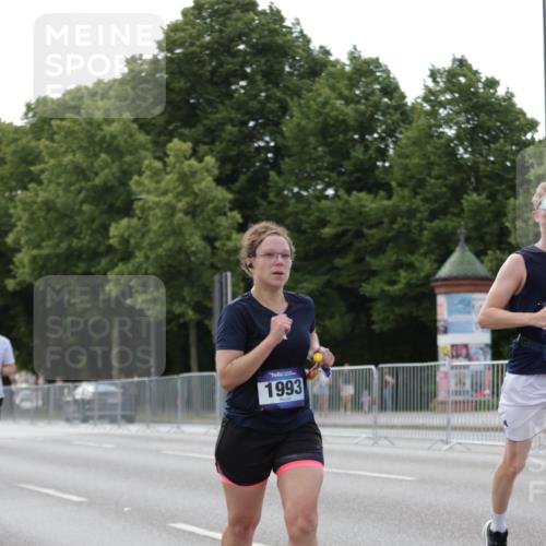 29.06.2025 - hella hamburg halbmarathon Jannik Wohlers http://msf.ph/oto/8141038 29.06.2025 10:06:27 Lombardsbrücke 1993, 5807, 5845, 6572, 8290, 8744, 8960, 10283, 12418, 16554, 16692, 16933, 17174, 18343, 18381, 18828 meine-sportfotos.de