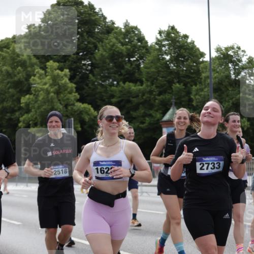 29.06.2025 - hella hamburg halbmarathon Jannik Wohlers http://msf.ph/oto/8141042 29.06.2025 10:43:25 Lombardsbrücke 1023, 1026, 1095, 1306, 1310, 1400, 1459, 2073, 2733, 3288, 3597, 4627, 4866, 5192, 5201, 5293, 5890, 6036, 6334, 6895, 6971, 6973, 7205, 7206, 7489, 7504, 8000, 8058, 8870, 9704, 10097, 10220, 10285, 10553, 10799, 12518, 12520, 12792, 13371, 13705, 13730, 13777, 14474, 14544, 14866, 15079, 15177, 15285, 15294, 15448, 15719, 15795, 15848, 16298, 16308, 16589, 16862, 17293, 17501, 18080, 18310, 18318, 18436 meine-sportfotos.de