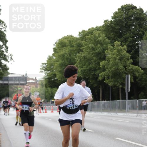 29.06.2025 - hella hamburg halbmarathon Jannik Wohlers http://msf.ph/oto/8141043 29.06.2025 10:06:28 Lombardsbrücke 1993, 5845, 6572, 8290, 8744, 8960, 10283, 12418, 16554, 16692, 17174, 18343, 18381, 18828 meine-sportfotos.de