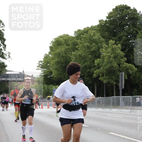 29.06.2025 - hella hamburg halbmarathon Jannik Wohlers http://msf.ph/oto/8141058 29.06.2025 10:06:28 Lombardsbrücke 1993, 5845, 6572, 8290, 8744, 8960, 10283, 12418, 16554, 16692, 17174, 18343, 18381, 18828 meine-sportfotos.de