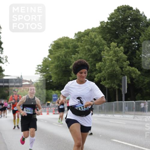 29.06.2025 - hella hamburg halbmarathon Jannik Wohlers http://msf.ph/oto/8141077 29.06.2025 10:06:28 Lombardsbrücke 1993, 5845, 6572, 8290, 8744, 8960, 10283, 12418, 16554, 16692, 17174, 18343, 18381, 18828 meine-sportfotos.de