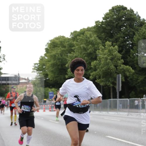 29.06.2025 - hella hamburg halbmarathon Jannik Wohlers http://msf.ph/oto/8141082 29.06.2025 10:06:28 Lombardsbrücke 1993, 5845, 6572, 8290, 8744, 8960, 10283, 12418, 16554, 16692, 17174, 18343, 18381, 18828 meine-sportfotos.de