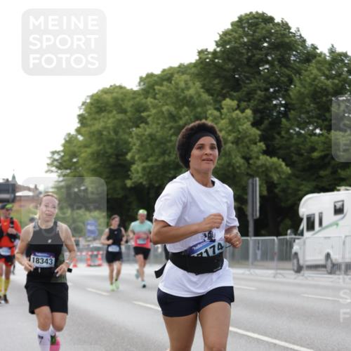 29.06.2025 - hella hamburg halbmarathon Jannik Wohlers http://msf.ph/oto/8141086 29.06.2025 10:06:28 Lombardsbrücke 1993, 5845, 6572, 8290, 8744, 8960, 10283, 12418, 16554, 16692, 17174, 18343, 18381, 18828 meine-sportfotos.de