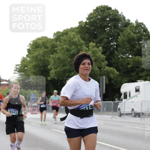 29.06.2025 - hella hamburg halbmarathon Jannik Wohlers http://msf.ph/oto/8141091 29.06.2025 10:06:29 Lombardsbrücke 1993, 5845, 6572, 8290, 8744, 8960, 10283, 12418, 16554, 16692, 17174, 18343, 18381, 18828 meine-sportfotos.de