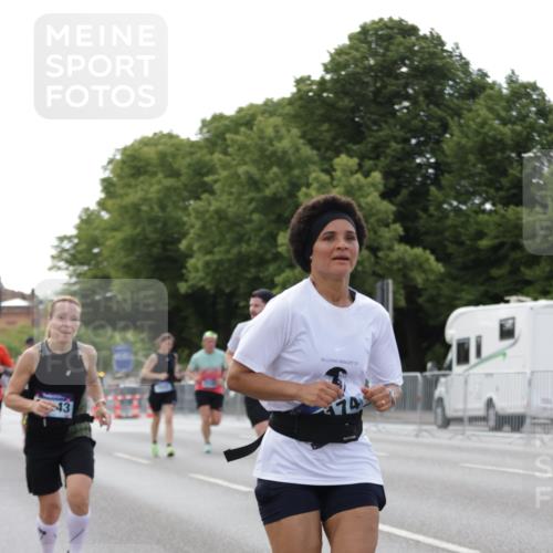 29.06.2025 - hella hamburg halbmarathon Jannik Wohlers http://msf.ph/oto/8141096 29.06.2025 10:06:29 Lombardsbrücke 1993, 5845, 6572, 8290, 8744, 8960, 10283, 12418, 16554, 16692, 17174, 18343, 18381, 18828 meine-sportfotos.de