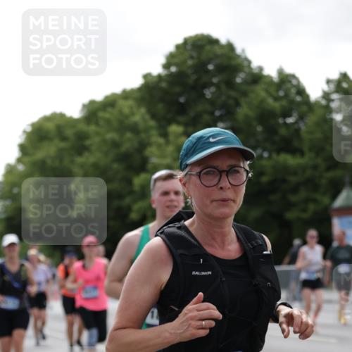 29.06.2025 - hella hamburg halbmarathon Jannik Wohlers http://msf.ph/oto/8141097 29.06.2025 10:43:30 Lombardsbrücke 1026, 1095, 1306, 1459, 2073, 2733, 3288, 3597, 4627, 4636, 5001, 5192, 5201, 5293, 5890, 5902, 5905, 6036, 6334, 6895, 7205, 7206, 7489, 8000, 8058, 8870, 9073, 9704, 9879, 10097, 10220, 10285, 10553, 10799, 12518, 12520, 12792, 13371, 13705, 13777, 14474, 14544, 15285, 15294, 15448, 15719, 16298, 16308, 16862, 17293, 17501, 18080, 18310, 18318 meine-sportfotos.de
