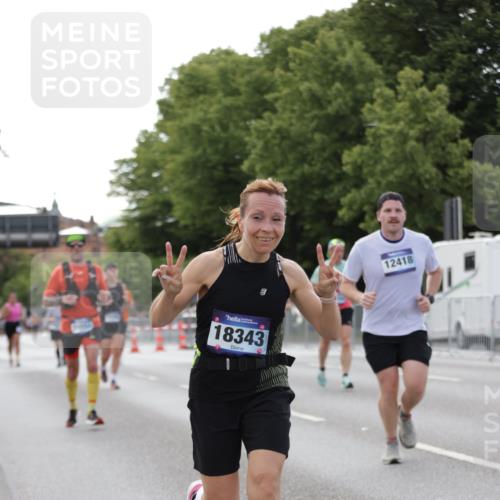 29.06.2025 - hella hamburg halbmarathon Jannik Wohlers http://msf.ph/oto/8141113 29.06.2025 10:06:30 Lombardsbrücke 1993, 5845, 6572, 8744, 8960, 10283, 12418, 16554, 16692, 17174, 18343, 18381 meine-sportfotos.de
