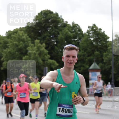 29.06.2025 - hella hamburg halbmarathon Jannik Wohlers http://msf.ph/oto/8141119 29.06.2025 10:43:31 Lombardsbrücke 1026, 1095, 1306, 1459, 2073, 2733, 3288, 3597, 4627, 4636, 5001, 5192, 5201, 5293, 5890, 5902, 5905, 6036, 6334, 6895, 7326, 7489, 8058, 8870, 9073, 9704, 9879, 10097, 10220, 10285, 10553, 10799, 12518, 12520, 12792, 13371, 13705, 13777, 13973, 14474, 14544, 15285, 15294, 15448, 15719, 16298, 16308, 16862, 17293, 17501, 18080, 18318 meine-sportfotos.de