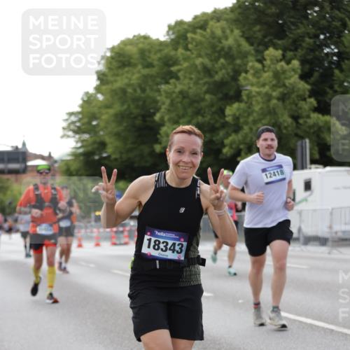 29.06.2025 - hella hamburg halbmarathon Jannik Wohlers http://msf.ph/oto/8141122 29.06.2025 10:06:30 Lombardsbrücke 1993, 5845, 6572, 8744, 8960, 10283, 12418, 16554, 16692, 17174, 18343, 18381 meine-sportfotos.de