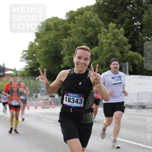 29.06.2025 - hella hamburg halbmarathon Jannik Wohlers http://msf.ph/oto/8141135 29.06.2025 10:06:30 Lombardsbrücke 1993, 5845, 6572, 8744, 8960, 10283, 12418, 16554, 16692, 17174, 18343, 18381 meine-sportfotos.de