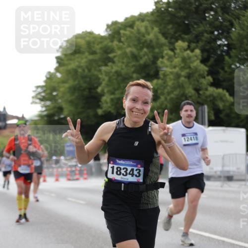 29.06.2025 - hella hamburg halbmarathon Jannik Wohlers http://msf.ph/oto/8141140 29.06.2025 10:06:30 Lombardsbrücke 1993, 5845, 6572, 8744, 8960, 10283, 12418, 16554, 16692, 17174, 18343, 18381 meine-sportfotos.de