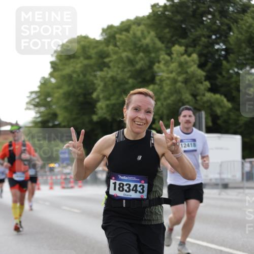 29.06.2025 - hella hamburg halbmarathon Jannik Wohlers http://msf.ph/oto/8141145 29.06.2025 10:06:30 Lombardsbrücke 1993, 5845, 6572, 8744, 8960, 10283, 12418, 16554, 16692, 17174, 18343, 18381 meine-sportfotos.de